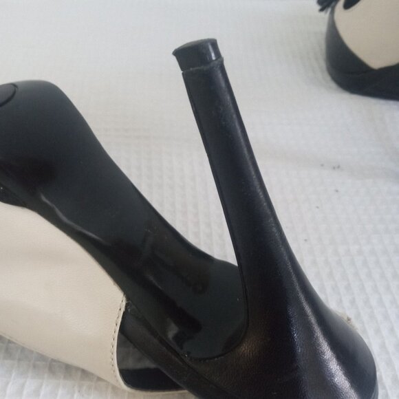 Ralph Lauren Leather Navy and White Spectator Style Pumps Never Worn Size 9 - Picture 6 of 7